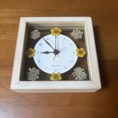 アフタヌーンティー　花デザインの木製置時計　ホワイト