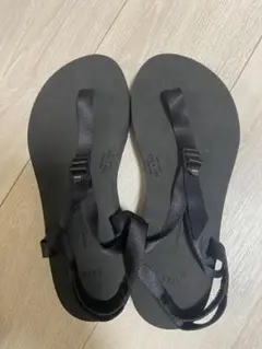 HYKE サンダル 黒
