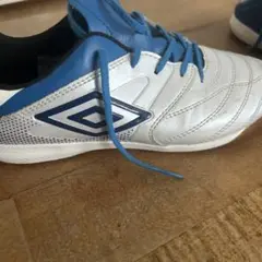 Umbro フットサルシューズ ホワイト/ブルー