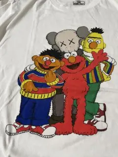 uniqlo kaws セサミストリート　ユニクロ　XLサイズ