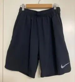Nike 黒 ショートパンツ