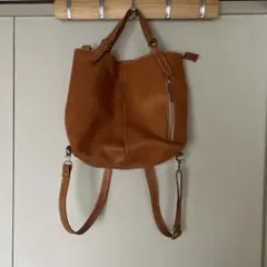 zucchero ブラウン ショルダーバッグ 編み込みチャーム付き