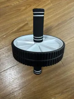 腹筋ローラー 黒と白