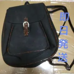 黒いスエード風バックパック