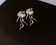 クラゲピアス