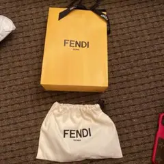 フェンディ　リボンバレッタ FENDI（バレッタ/ヘアクリップ）のフリマアイテム一覧