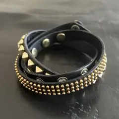 黒のスタッズ・クリスタルバングル