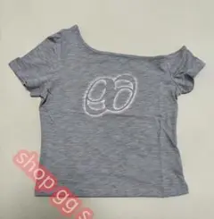 ason as"on オフショルダー グレー Tシャツ エンボスロゴ