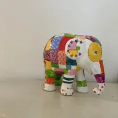 ゾウ　エレファント　置物　カラフルなパッチワーク象の置物