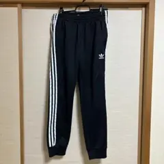 adidas ブラックジャージパンツ