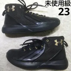 未使用級 アンダーアーマー　ハイカットスニーカー　23cm 黒 バスケ