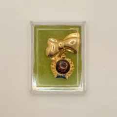 [未使用品] 金色リボンのピンバッチ