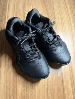 NOVA SURGE LOW アシックス ブラック バスケットボールシューズ