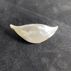 貝細工ブローチ　木の葉　シンプル