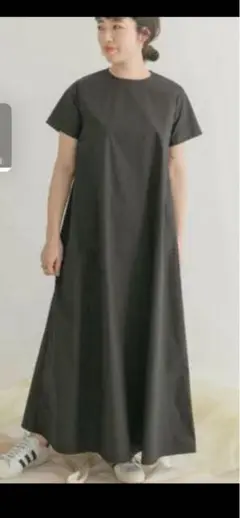 アーバンリサーチ　黒の半袖ロングワンピース