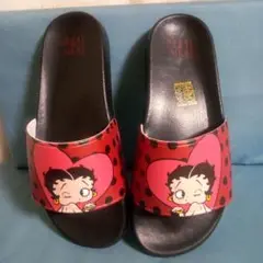 未使用　ベティ　シャワーサンダル 40