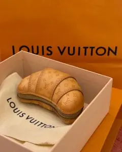 LOUIS VUITTON クロワッサン型コインケース