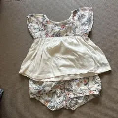 アイボリー花柄トップスとショートパンツセット