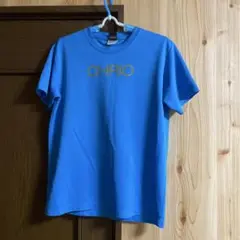 CHRIO ロゴ入り青色シャツ