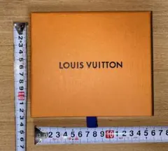 LOUIS VUITTON ギフトボックス 約14㎝×12㎝×4㎝、リボン付き