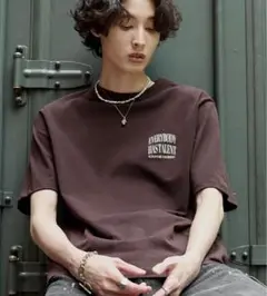 Bleme コンパクト クラシック ワンポイント ロゴ Tシャツ　ブラウン