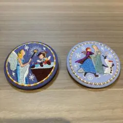 ディズニー　刺繍缶バッジ　2個セット　ピノキオ　アナと雪の女王
