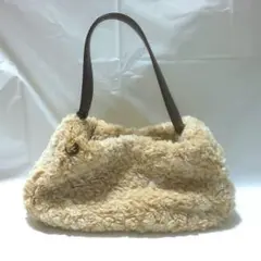 Kitamura キタムラ チャーム付き モコモコ ムートン ハンドバッグ