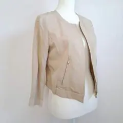 【クリアインプレッション】レディース　ノーカラージャケット　2　ベージュ　ジップ