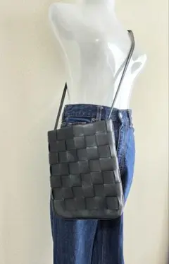 黒 編み込み ショルダーバッグ