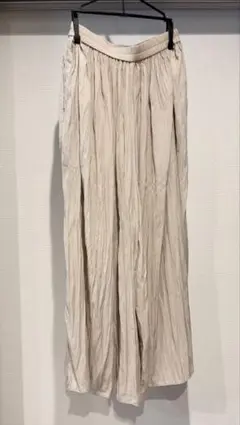 UNIQLO ベージュ プリーツ ワイドパンツ　パンツスカート