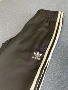 adidas オリジナル スリーストライプス ブラック ジャージパンツ