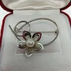 パールブローチ
