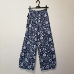 SCAPA 花柄パンツ ネイビー/ホワイト