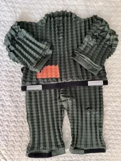 PETIT PLI ミニヒューマン　カーキ　セットアップ