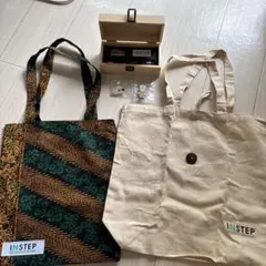 INSTEP トートバッグ2個と付属品セット(ブローチ4個ライト付きボールペン)