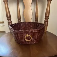 しっかりとした素敵なシダの籠です。