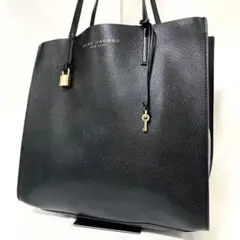 美品　マークジェイコブス　レザー　トートバッグ　A4対応　シボ革
