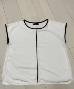 ホワイト ノースリーブ トップス
