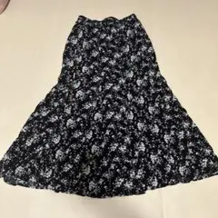 フレアロングスカート Mサイズ 花柄　ユニクロ　ブラック