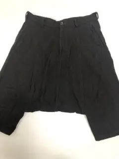 ブラックのハーフサルエルパンツ