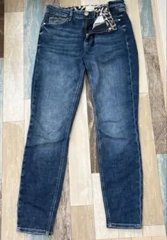 Item thumbnail for item dc6bda66-e648-4629-a6dd-6b38d53853f3