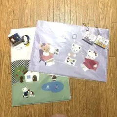 ファミリア　familiarクリアファイル二枚とカプセル絵本きーホルダー消しゴム