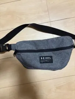 UNDER ARMOUR ウエストポーチ