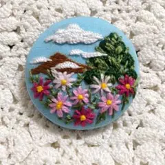 61.刺繍ブローチ　ハンドメイド
