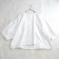 yuni ピンタックショートブラウス ノーカラー くるみボタン