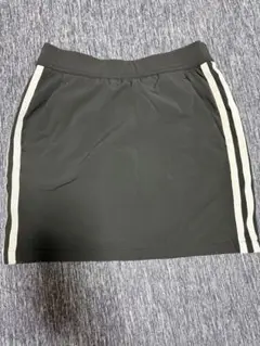 adidas アディダス　黒 スカート サイドストライプ　サイズS