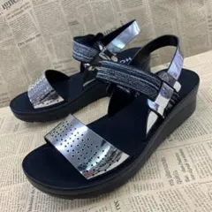 新品★レディース★Mサイズ★軽量 エナメルサンダル 銀色 5638