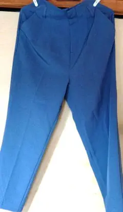 GU 青パンツ