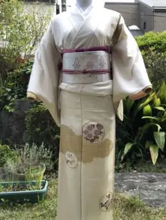 正絹付け下げ 手刺繍花の丸に金彩雲取り文