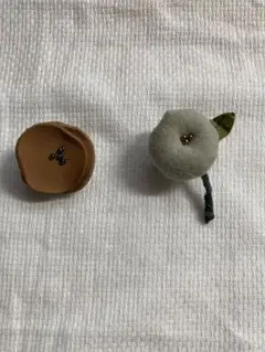 ブローチ